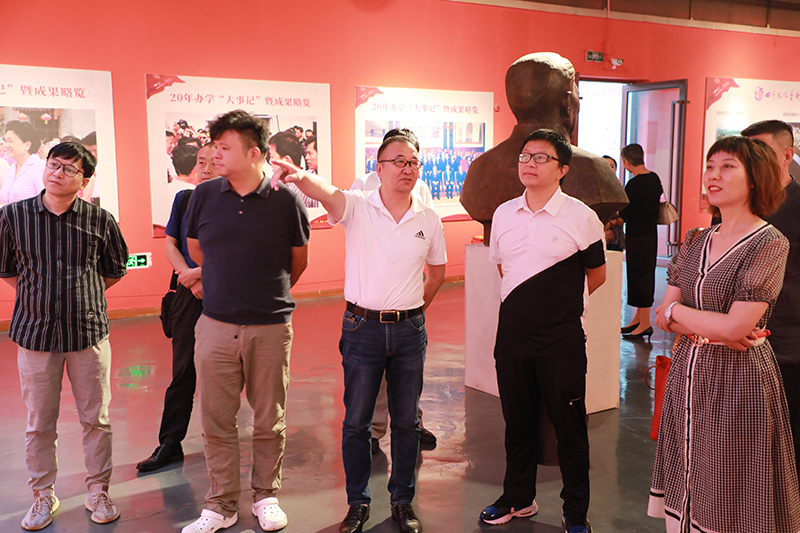 泰和集团领导来四川文化艺术学院考察交流